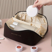 Lade das Bild in den Galerie-Viewer, Glamour Travel Companion:  Elegante Kosmetik-Tasche
